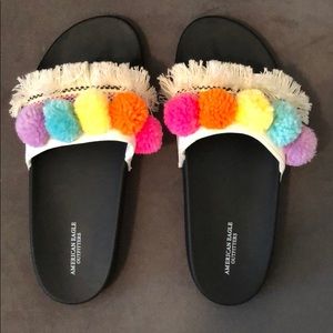 American Eagle size 8 pom pom sandals